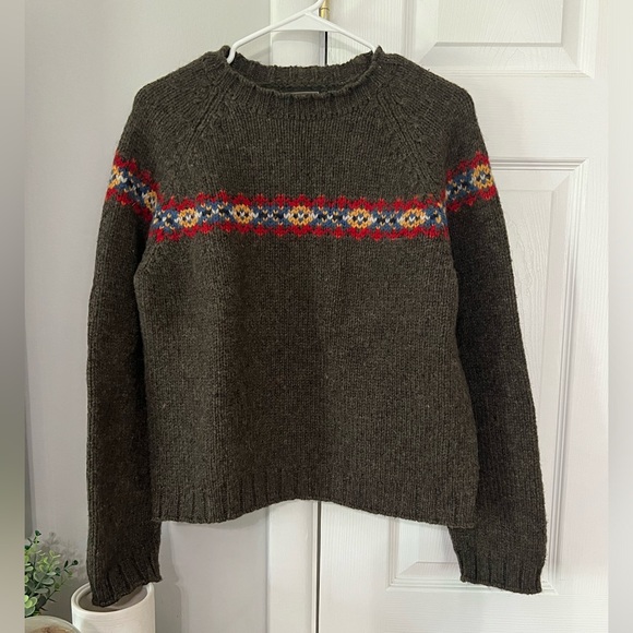 Academia Sweater - Picture 1 of 5